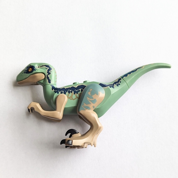 LEGO Green Velociraptor - Picture 4 of 5